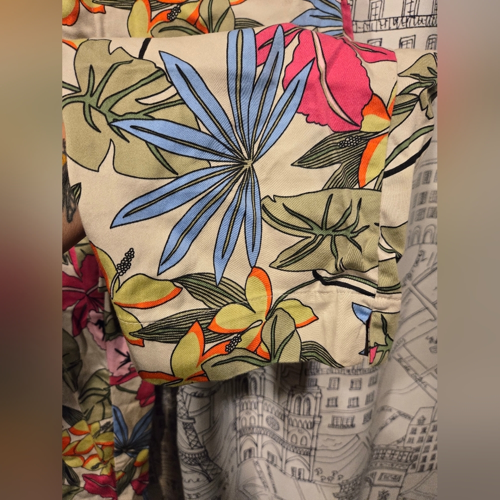 NWOT Women's White Stag Floral Capris Size 8 Petite - Picture 3 of 12